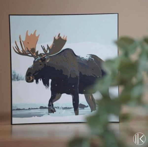 Icône de l'orignal en style graphique épuré, représentant la faune canadienne, adaptée pour la décoration et les vêtements.