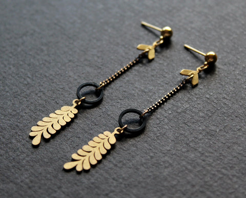 Boucles d'oreilles de style classique Pinna, offrant une élégance intemporelle pour un usage quotidien.