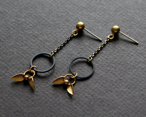 Boucles d'oreilles Valda. Elles sont parfaites pour ajouter une touche sophistiquée avec des boucles d'oreilles pendantes.
