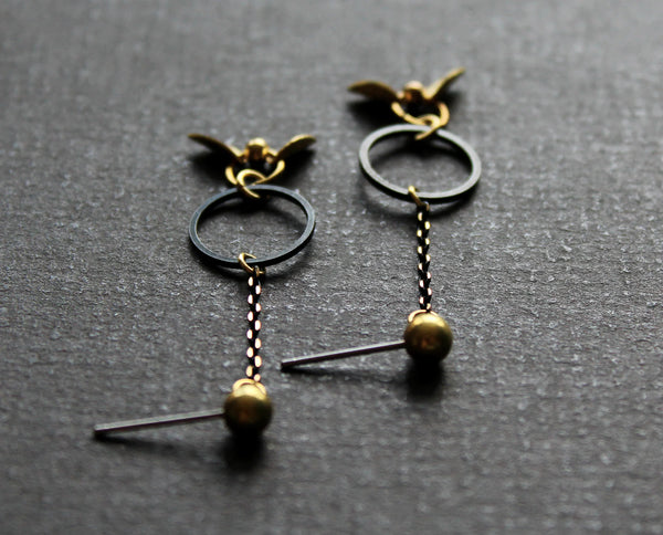 Boucles d'oreilles Valda. Elles sont parfaites pour ajouter une touche sophistiquée avec des boucles d'oreilles pendantes.