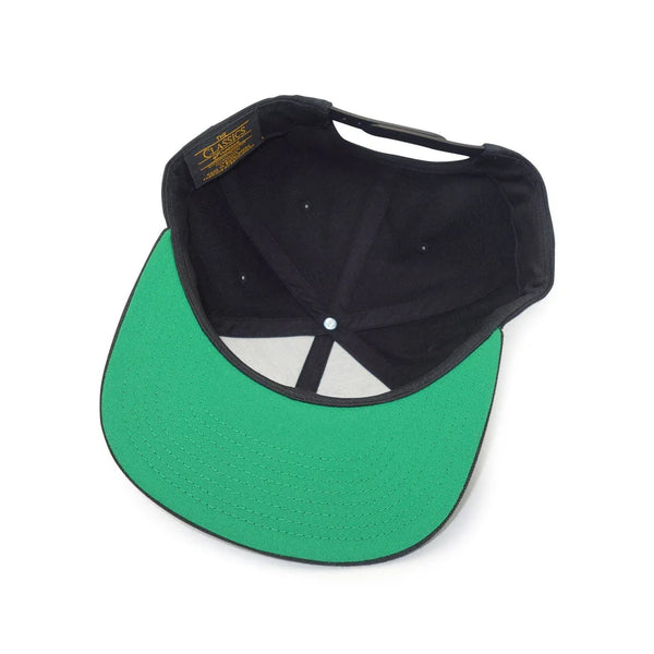 Difficultés techniques Casquette snapback noire à visière plate