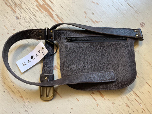 Ceinture pochette Amaru Brun foncé en cuir recyclé