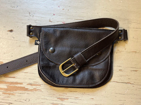 Ceinture pochette Amaru Brun foncé en cuir recyclé