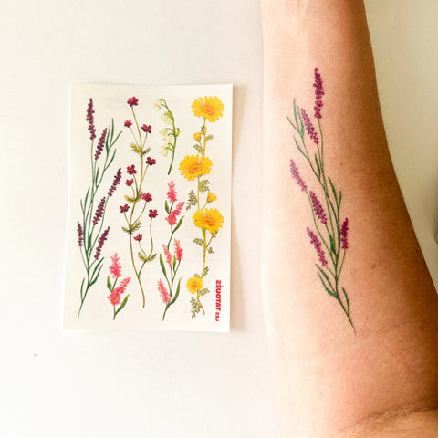 Tatouage Les délicates fleurs